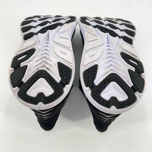 Hoka One One Clifton 8 running shoes 8.5 wide - Picture 5 of 7